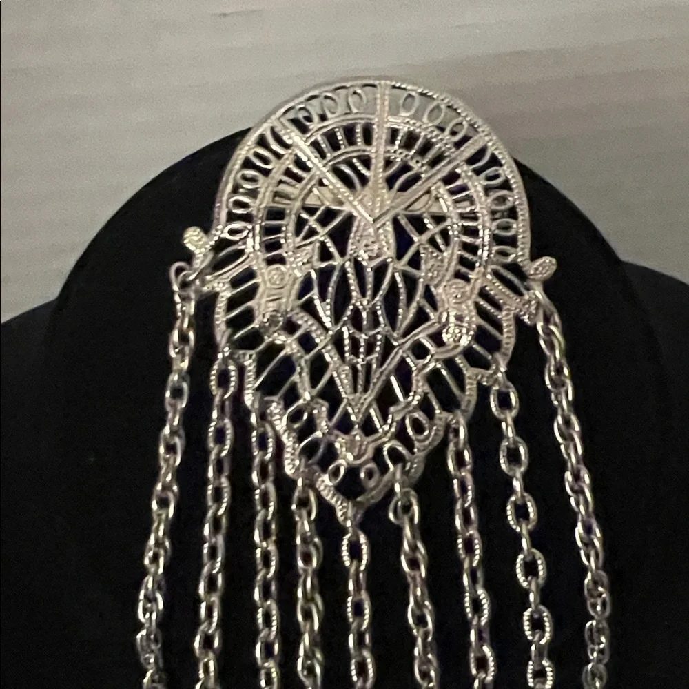 Elegant Silver Chain Tie Brooch Necklace Approximately 12” Long - Picture 2 of 9